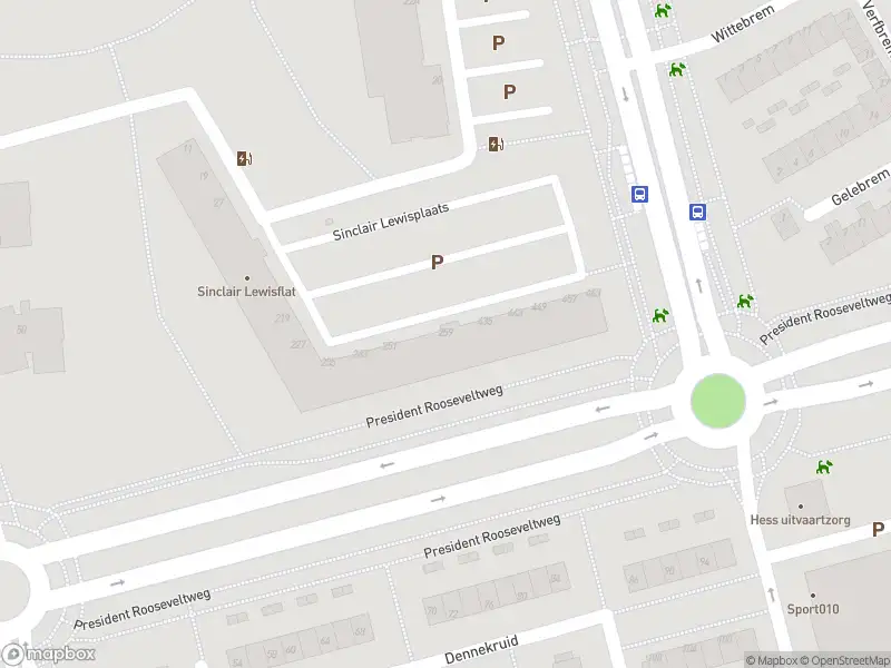 Ambulance met grote spoed naar de Sinclair Lewisplaats in Rotterdam