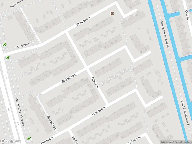 Ambulance met grote spoed naar de Stekelbrem in Rotterdam