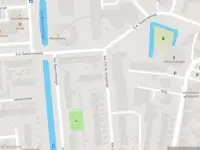 Ambulance met gepaste spoed naar de Van Zyll de Jongstraat in Pernis Rotterdam