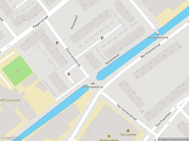 Ambulance met gepaste spoed naar de Hanepoelpad in Leiden