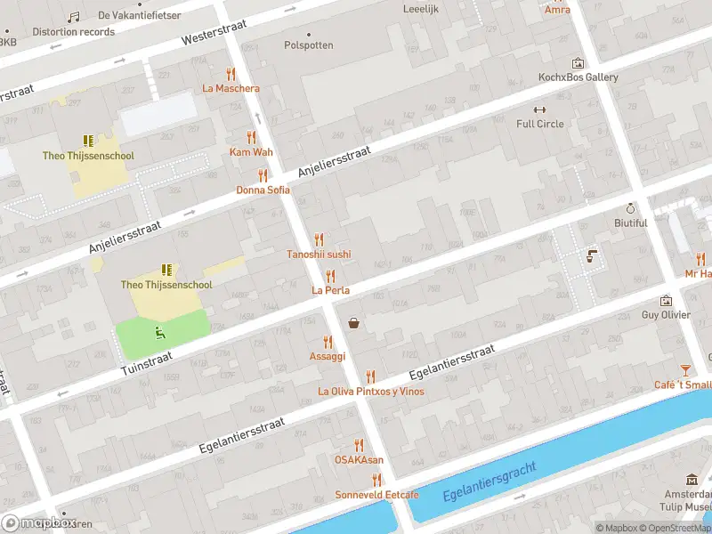 Ambulance met grote spoed naar de Anjeliersstraat in Amsterdam