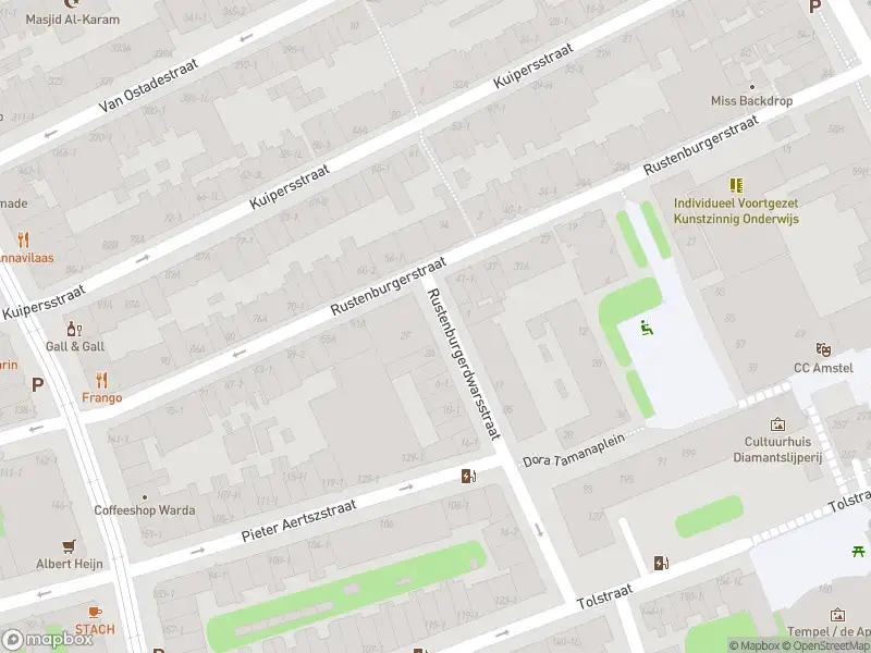 Ambulance met grote spoed naar de Rustenburgerdwarsstraat in Amsterdam