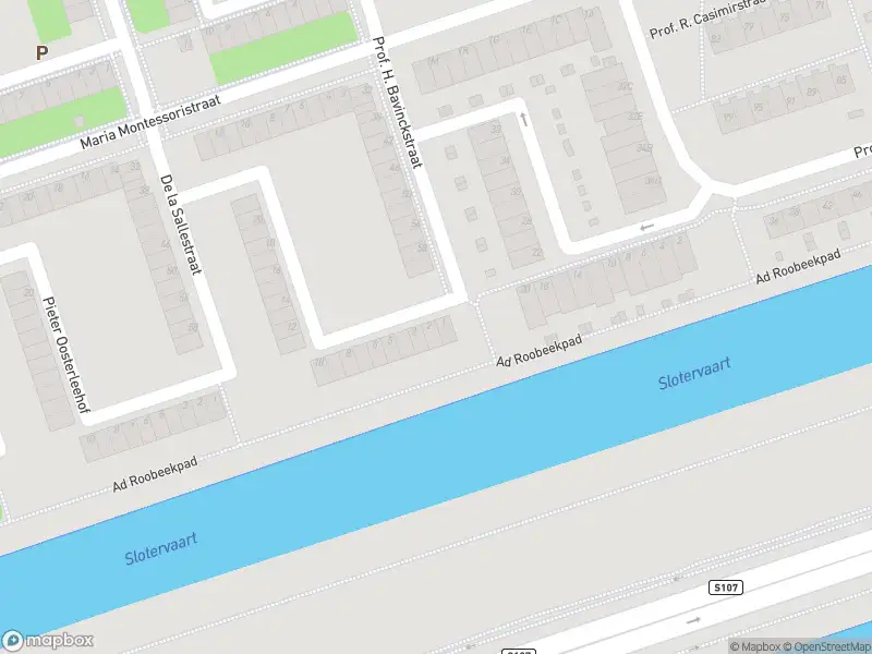 Ambulance met grote spoed naar de Theo Thijssenhof in Amsterdam