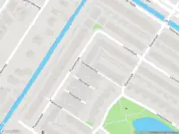 Ambulance met grote spoed naar de Tjeukemeerhof in Amsterdam