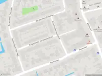 Ambulance met grote spoed naar de Burgemeester van Leeuwenstraat in Oostzaan