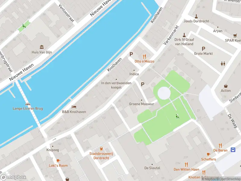 Ambulance met gepaste spoed naar de Varkenmarkt in Dordrecht