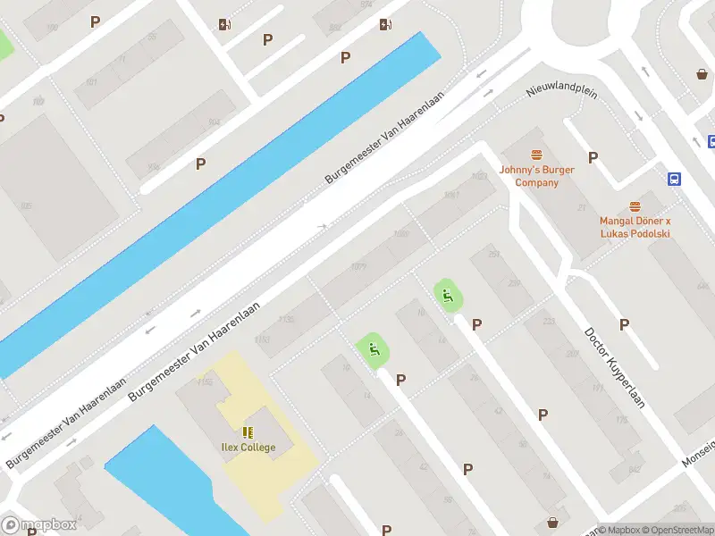 Ambulance met gepaste spoed naar de Burgemeester Van Haarenlaan in Schiedam