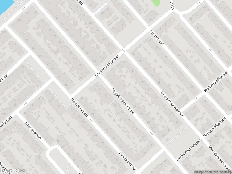 Ambulance met gepaste spoed naar de Zwijndrechtsestraat in Rotterdam