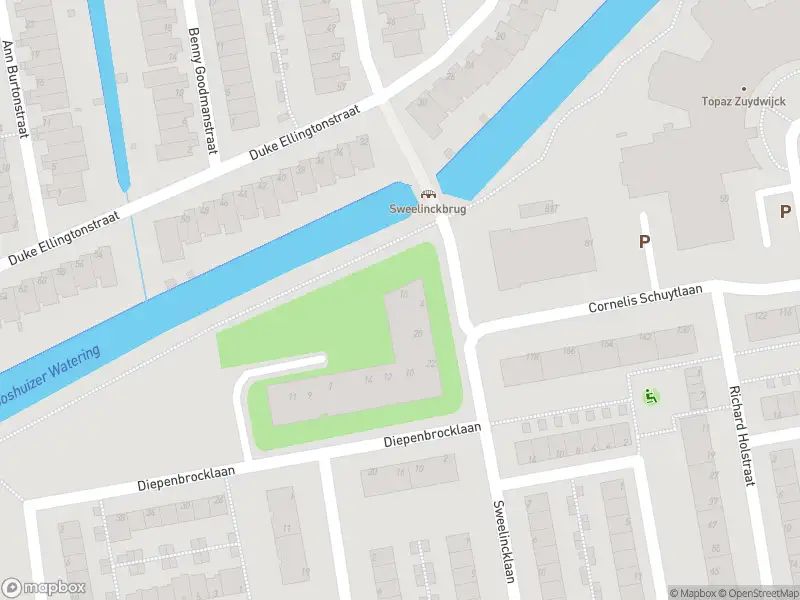 Ambulance met gepaste spoed naar de Darius Milhaudstraat in Leiden