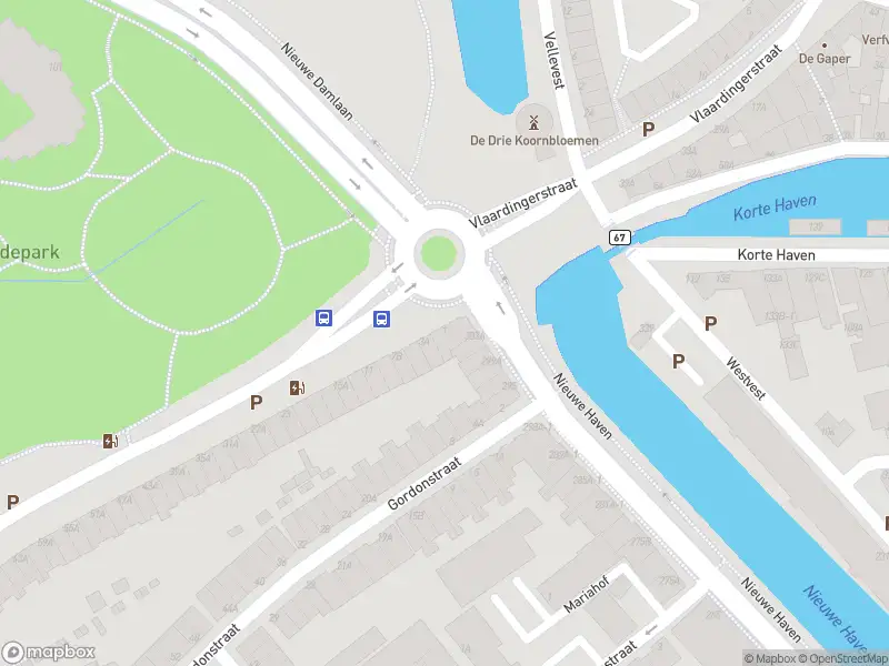 Ambulance met gepaste spoed naar de Vlaardingerdijk in Schiedam