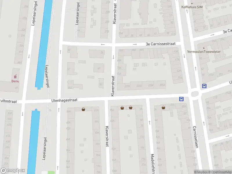 Ambulance met gepaste spoed naar de Utenhagestraat in Rotterdam