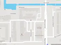 Ambulance met grote spoed naar de Wisseloordplein in Amsterdam