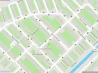 Ambulance met grote spoed naar de Middelhoffstraat in Amsterdam
