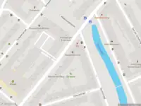 Ambulance met grote spoed naar de Walenburgerweg in Rotterdam