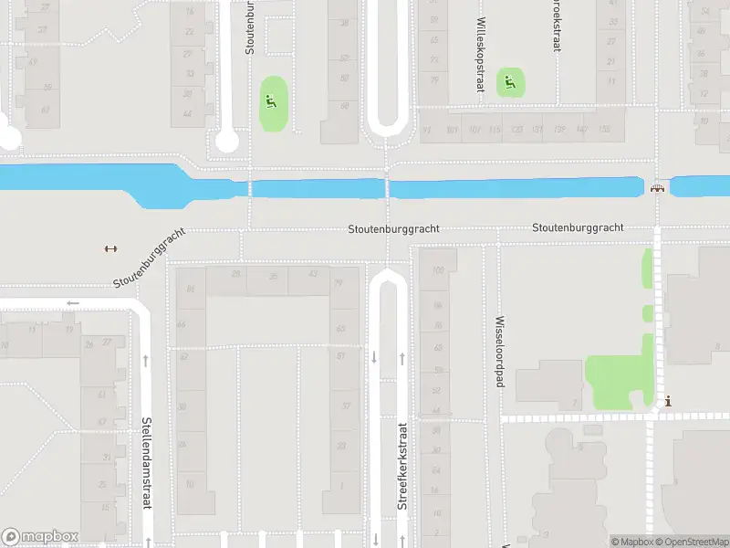 Ambulance met grote spoed naar de Steenderenstraat in Amsterdam