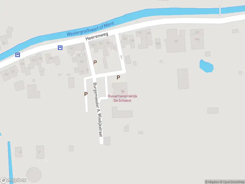 Ambulance met grote spoed naar de Burgemeester A. Wiedijkstraat in Barsingerhorn