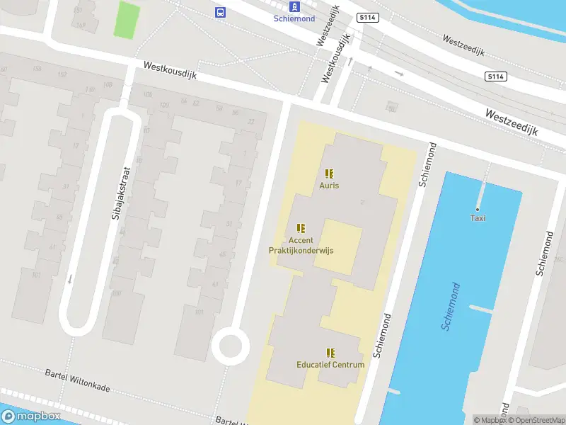Ambulance met grote spoed naar de Japarastraat in Rotterdam