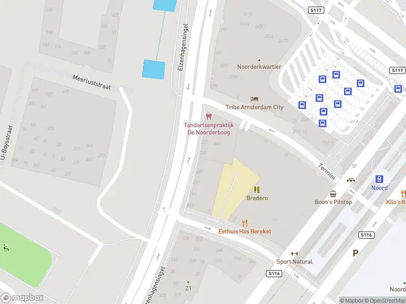 Ambulance met gepaste spoed naar de Elzenhagensingel in Amsterdam