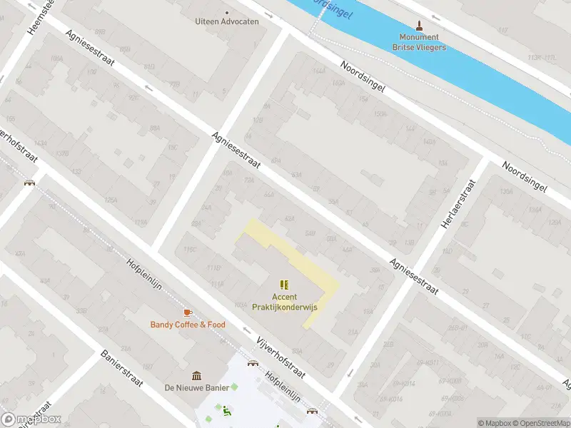 Ambulance met grote spoed naar de Agniesestraat in Rotterdam
