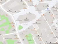 Ambulance met grote spoed naar de Rond de Grote Kerk in 's-Gravenhage