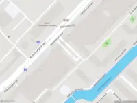 Brandweer met grote spoed naar de Marinierskade in Amsterdam vanwege waarnemen gaslucht