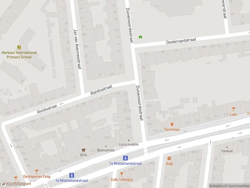 Ambulance met grote spoed naar de Duivenvoordestraat in Rotterdam