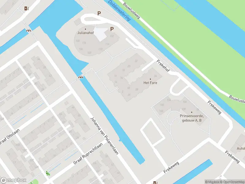 Ambulance met grote spoed naar de Frekehof in Leidschendam