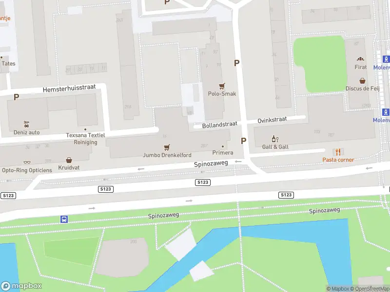 Ambulance met grote spoed naar de Spinozaweg in Rotterdam