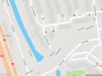 Ambulance met gepaste spoed naar de De la Marplein in Schiedam