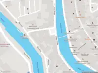 Ambulance met grote spoed naar de Vismarkt in Schiedam