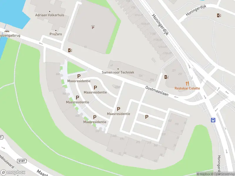 Ambulance met grote spoed naar de Oostmaaslaan in Rotterdam