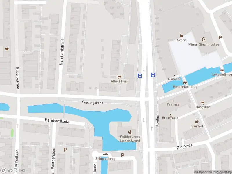 Ambulance met gepaste spoed naar de Drakensteynplaats in Leiden