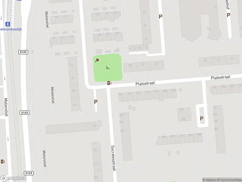 Ambulance met grote spoed naar de Socratesstraat in Rotterdam
