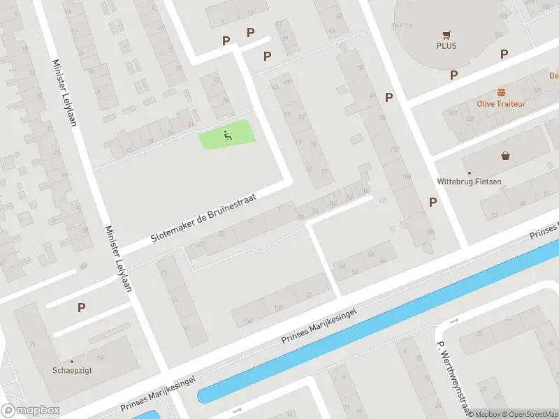 Ambulance met grote spoed naar de Slotemaker de Bruïnestraat in Rijswijk