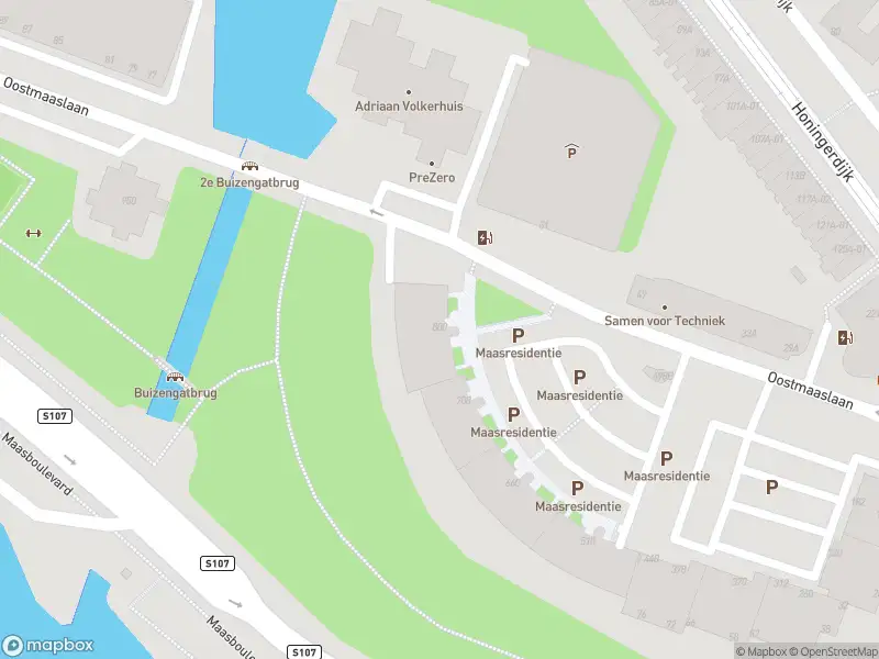 Ambulance met grote spoed naar de Oostmaaslaan in Rotterdam