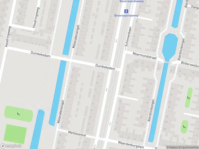 Ambulance met grote spoed naar de Schinnenbaan in Rotterdam