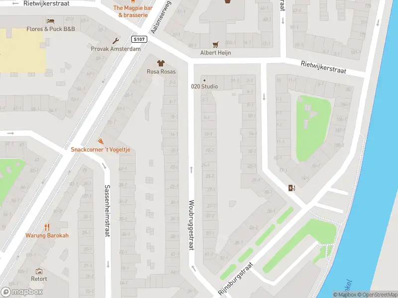 Brandweer met grote spoed naar de Rijnsburgstraat in Amsterdam