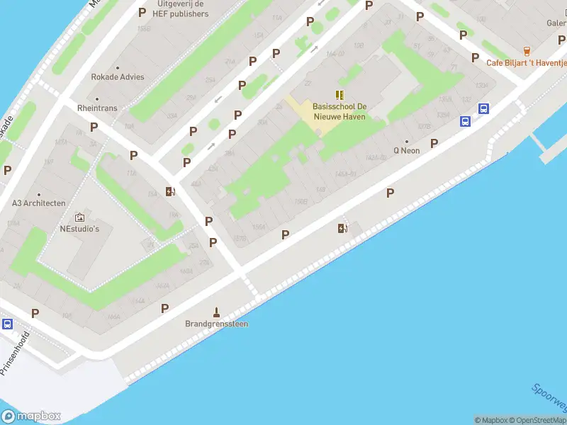 Ambulance met gepaste spoed naar de Prins Hendrikkade in Rotterdam