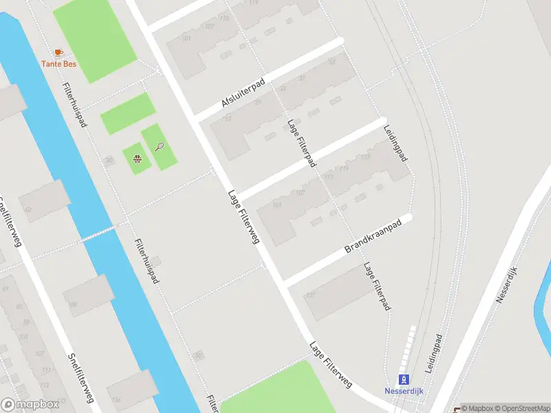Ambulance met grote spoed naar de Dienstkraanpad in Rotterdam