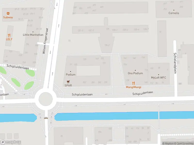 Ambulance met grote spoed naar de Schipluidenlaan in Amsterdam