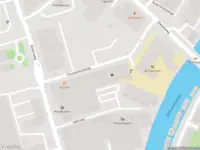Ambulance met grote spoed naar de Chrysantenstraat in Amsterdam