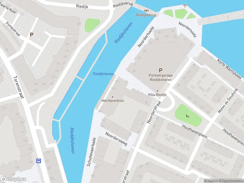 Ambulance met gepaste spoed naar de Schuttevaerkade in Dordrecht