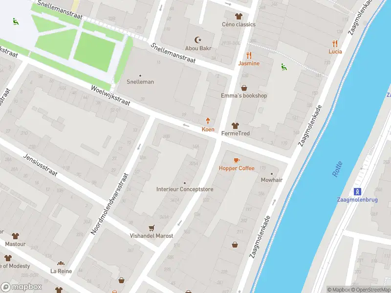 Ambulance met grote spoed naar de Woelwijkstraat in Rotterdam