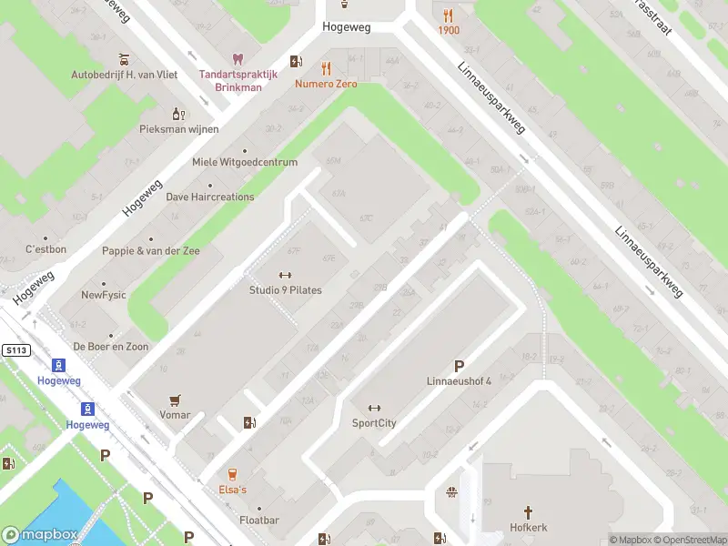 Ambulance met gepaste spoed naar de Bredeweg in Amsterdam