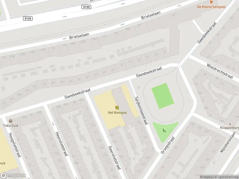 Ambulance met grote spoed naar de Spijkenissestraat in Rotterdam