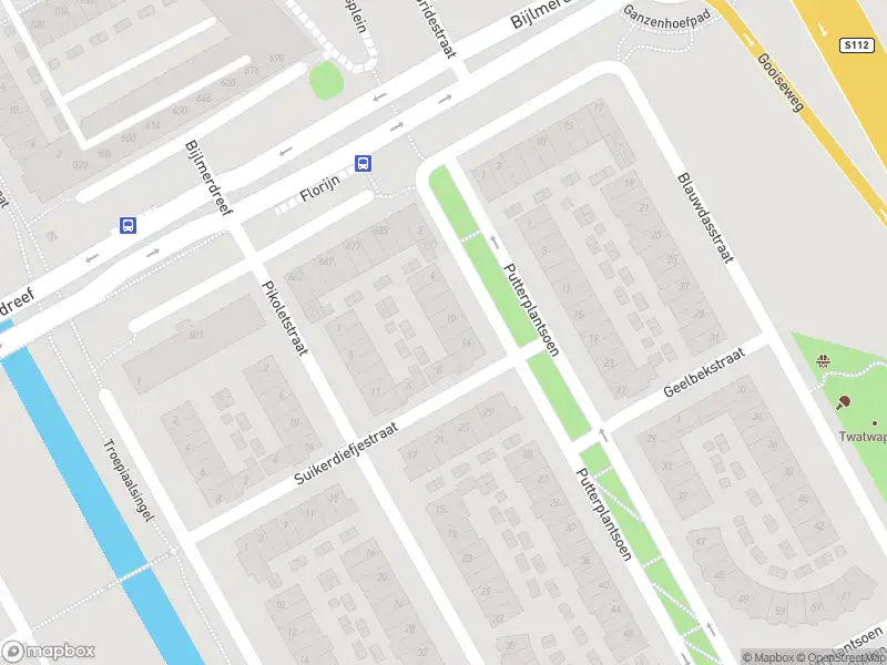 Ambulance met grote spoed naar de Pikoletstraat in Amsterdam