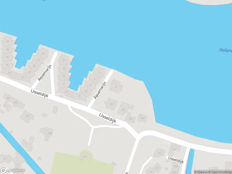 Ambulance met grote spoed naar de Aquamarijn in Krimpen aan den IJssel
