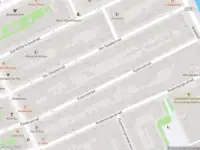 Ambulance met grote spoed naar de Dora Tamanaplein in Amsterdam