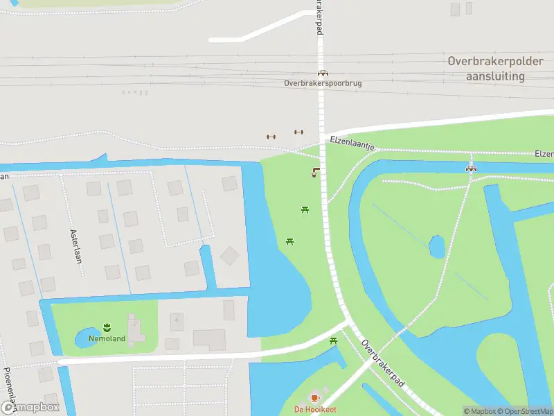 Ambulance met grote spoed naar de Overbrakerpad in Amsterdam