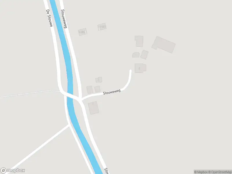 Politie naar de Stouweweg in Ommen vanwege voertuigen te water